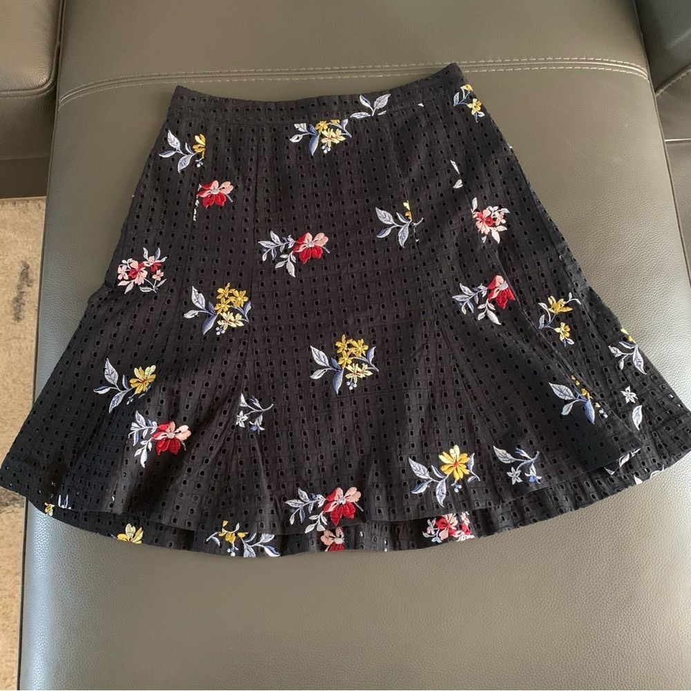 Ann Taylor Black Floral Skirt Size 4